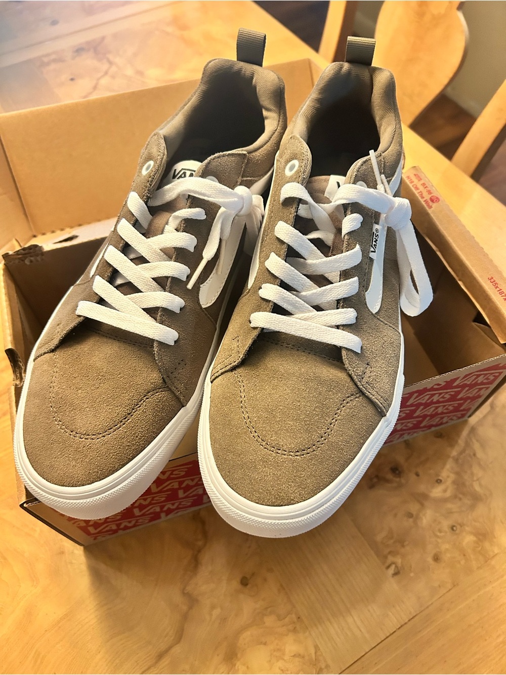Vans Men’s Suede Low-Top Sneakers in Tan with White Accents NIB